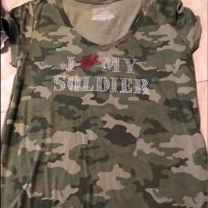 Army mom shirt...size juniors 11-13